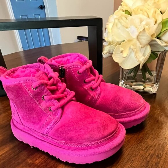 NEW Toddler Pink UGG Zippered Water Resistant Chukka Boots Ankle Boots Size 10 - Picture 1 of 8
